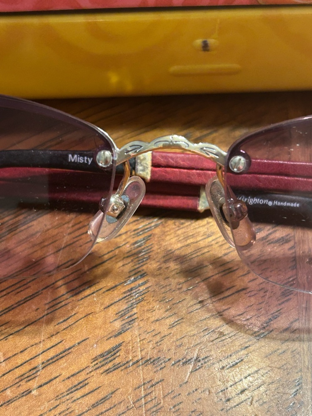 Brighton misty red/black/silver sunglasses w/case - Picture 2 of 4